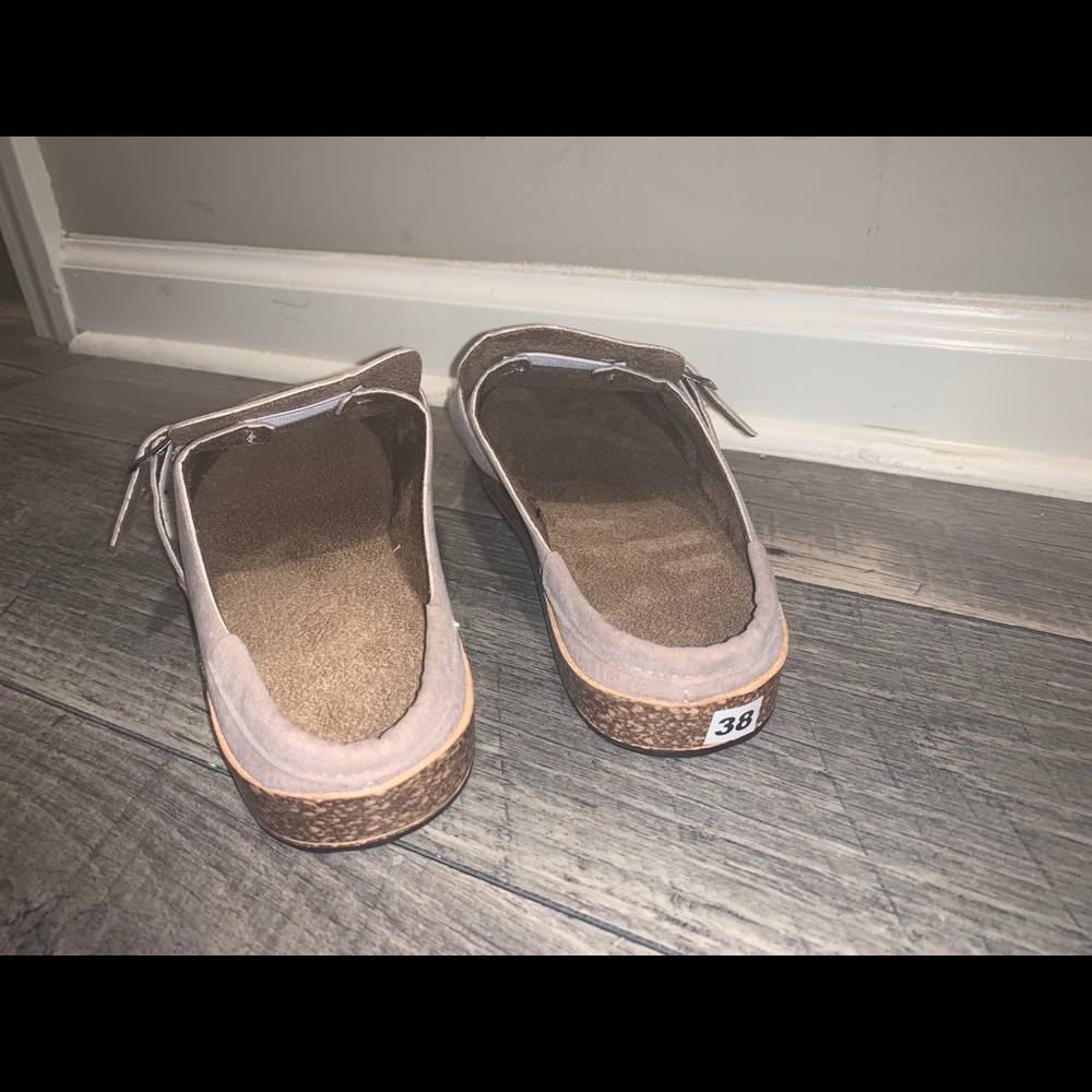 Shoes - Picture 5 of 7